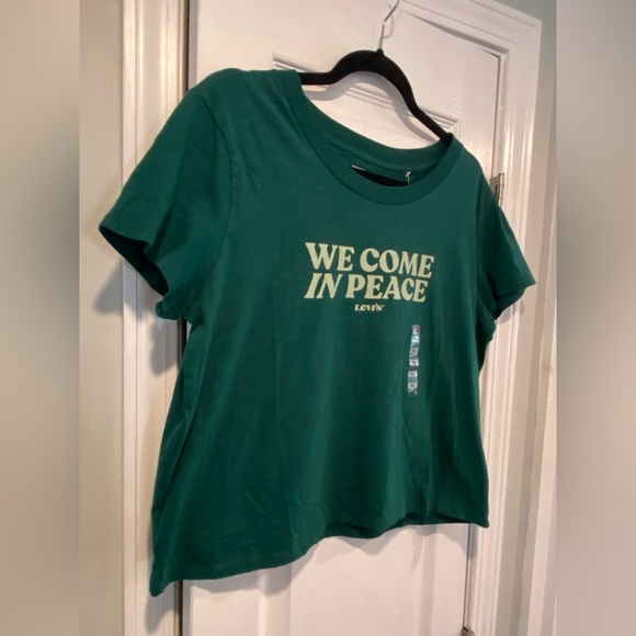 NWT Levi’s Size XL We Come In Peace Green Cotton Cropped Short Sleeve Tee Shirt - Picture 3 of 10